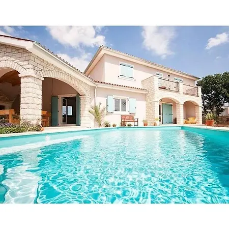 Miter 55 Comfortable Holiday Villa Krmed